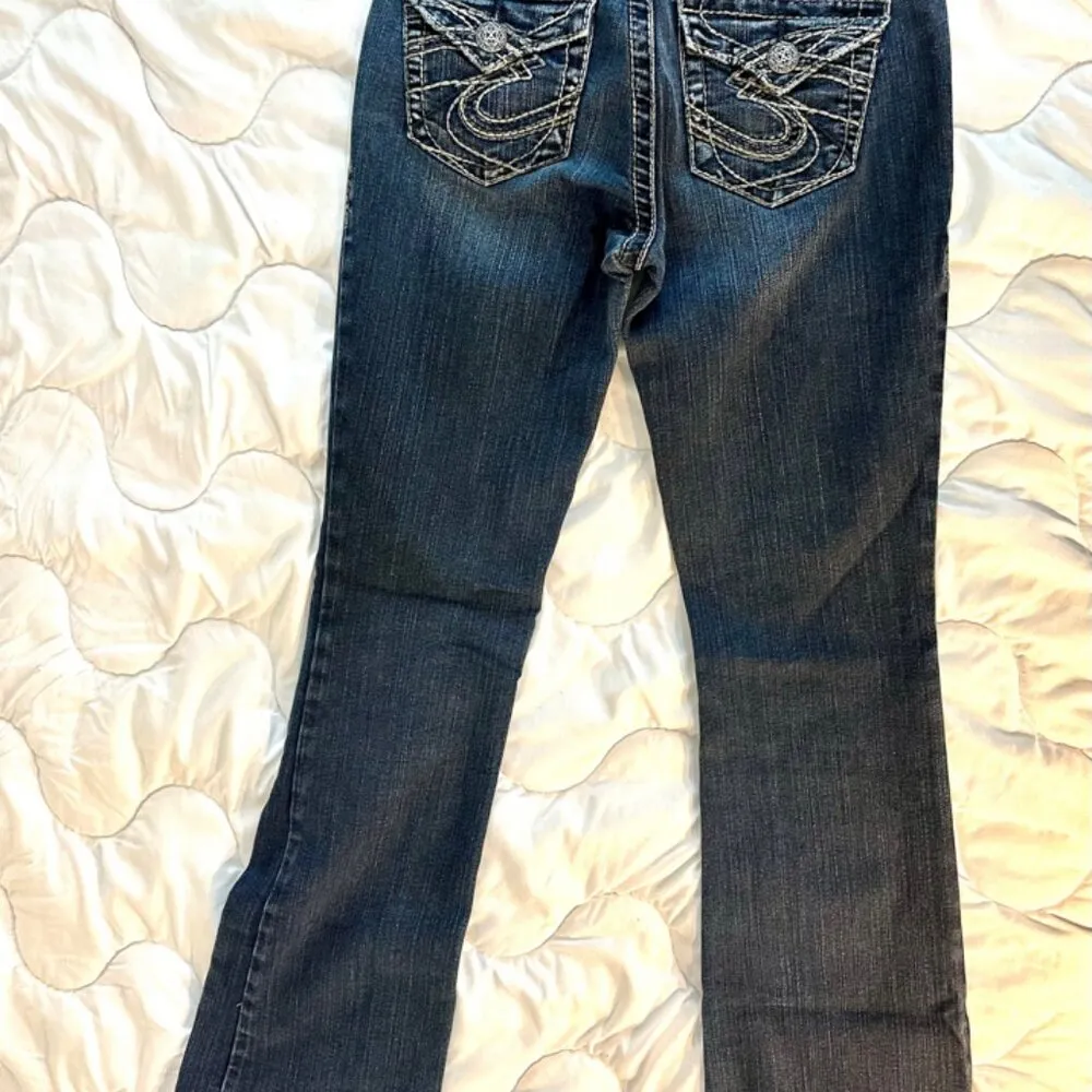 Silver Jeans Waist 26 Inseam 30 Inches Mid-Rise Bootcut - Image 3