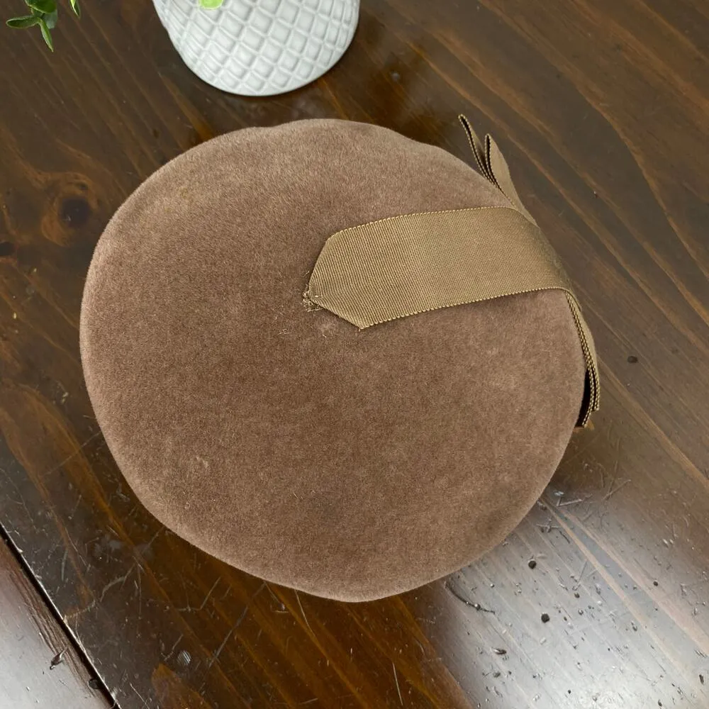 Vintage Carson Prairie Scott Brown Peachbloom Brown Velour Beret Hat Medium Bow - Image 5