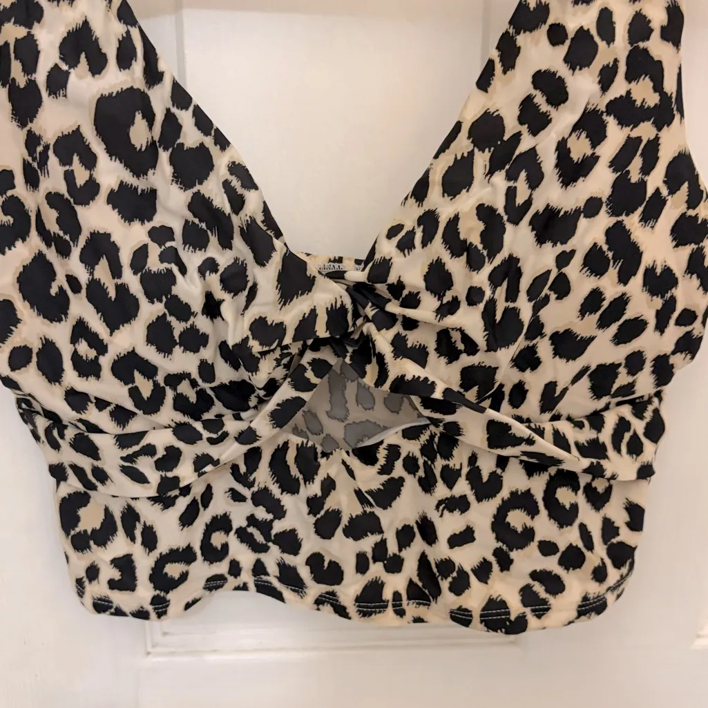 Old Navy  Twist Front Leopard Print Swim Top - Image 4