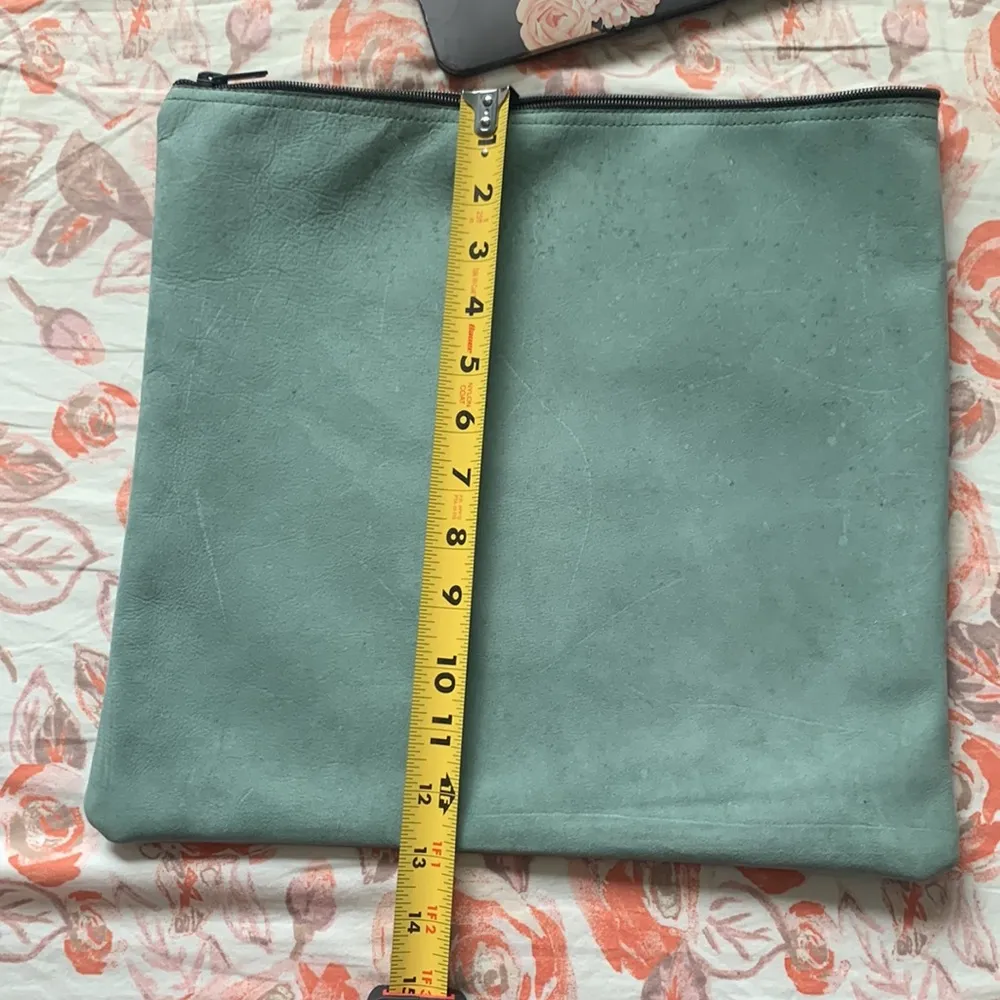 Leather carry all clutch bag fits a laptop ! Large makeup bag - Image 6