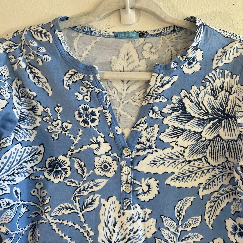 J. McLaughlin Top Blue White Floral Split Neck Henley 3/4 Sleeve Cotton Sz M EUC - Image 2