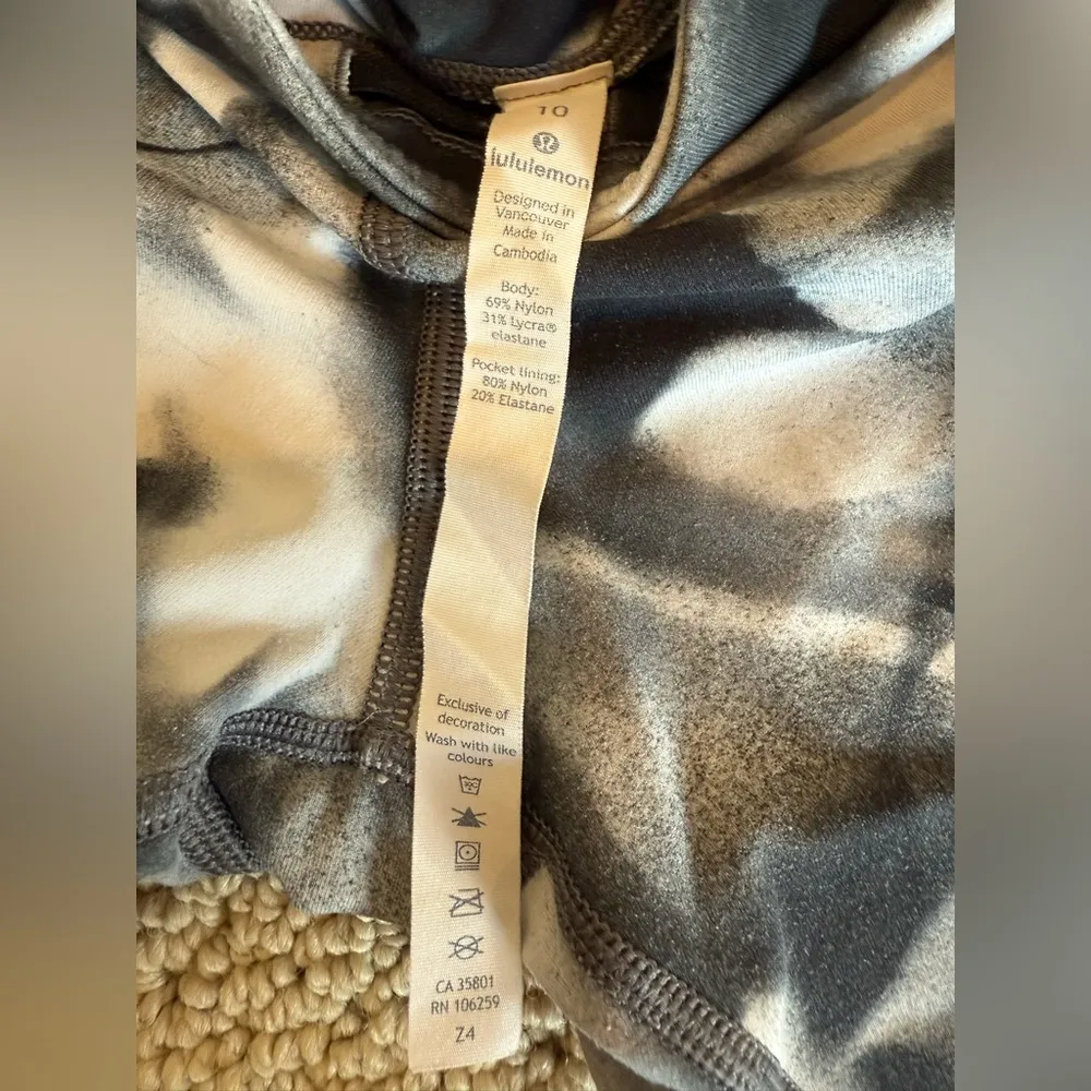 Lululemon Women’s Speed Up Crop Leggings Size 10 Black White Pattern Athletic - Image 5