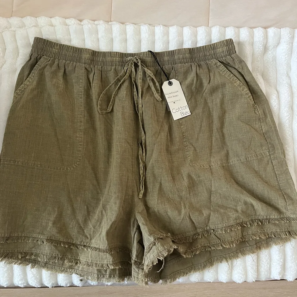 NWT Cotton Bleu Women's Green Shorts Size 3X - Image 3