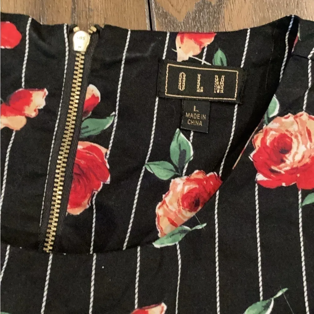 OLM black White Red Floral Cold Shoulder Cotton Blouse ShiRT Puff Sleeve Large - Image 3