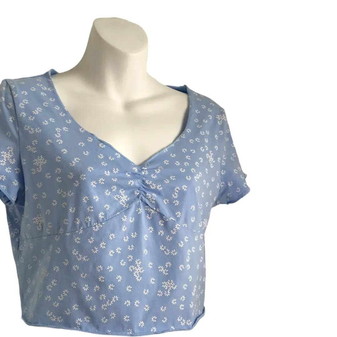 Ruched Dainty Floral Lettuce Edge Top Periwinkle Large - Image 5