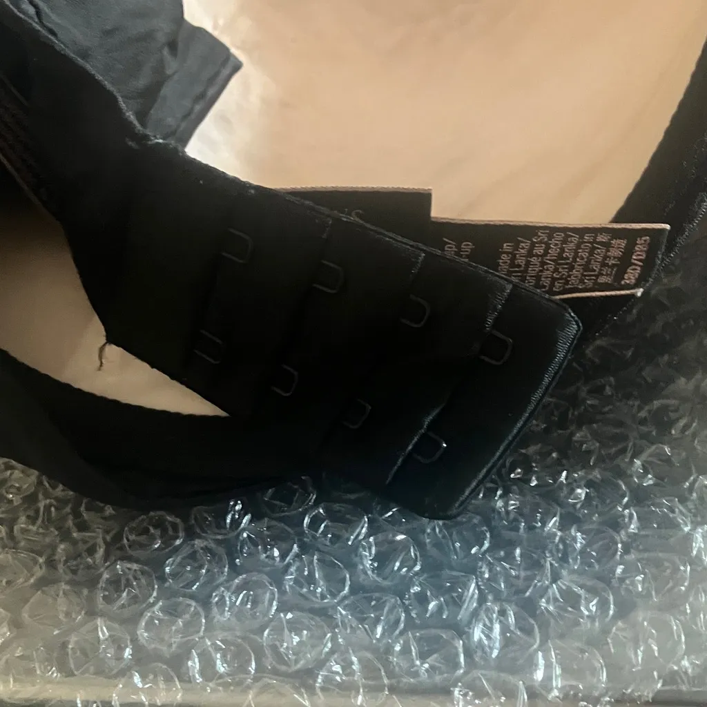 FINAL MARKDOWN Victoria's Secret Sleek Black padded underwire Bra 38d - Image 4