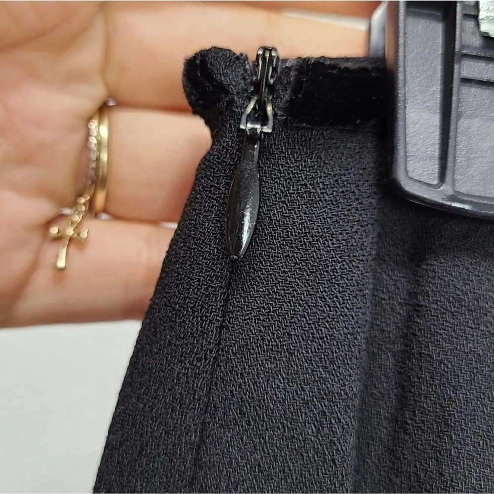 Moschino Pencil‎ Skirt Womens 8 Black With Floral Embroidery - Image 4