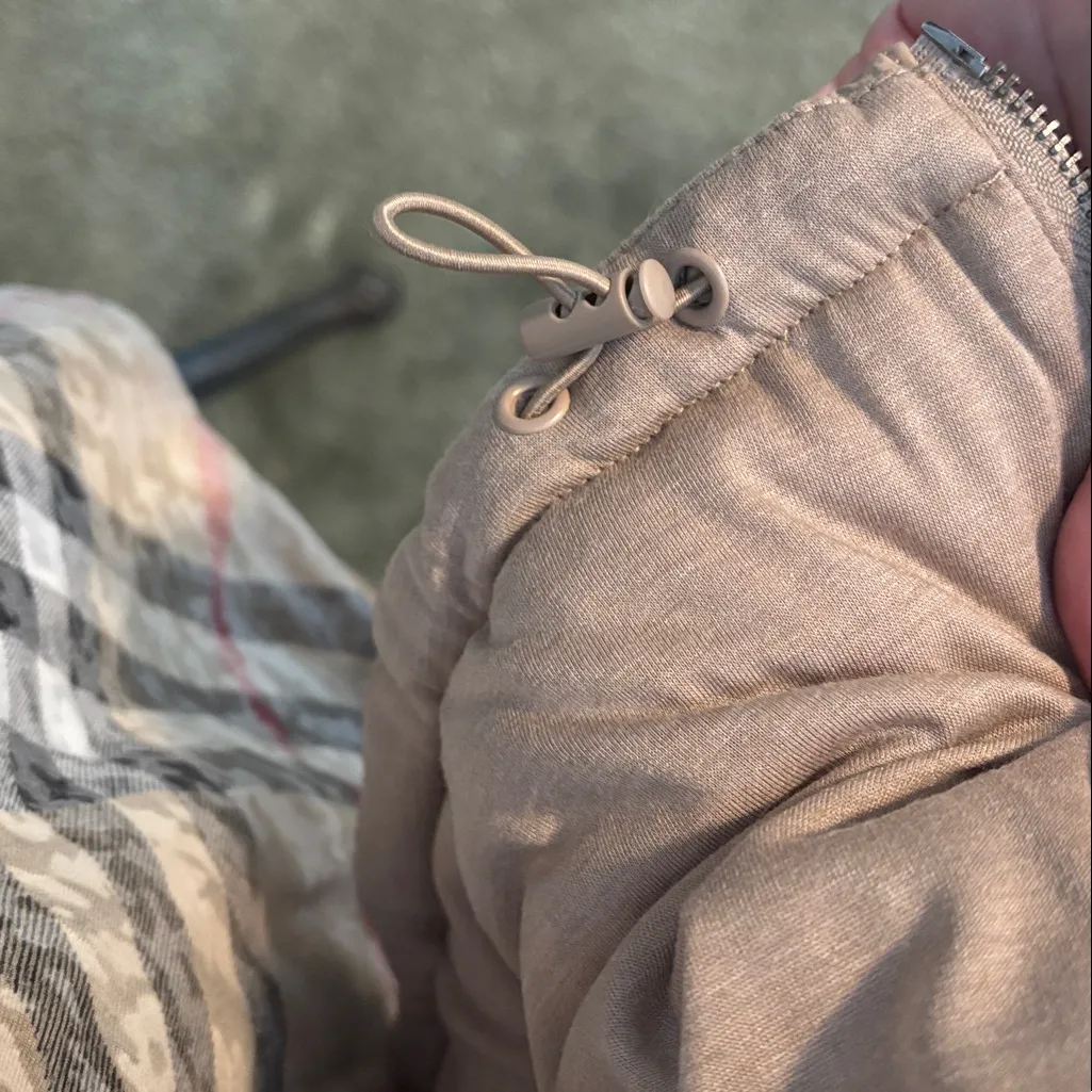 Thread & Supply Beige Full Zip Quilted Puffer Short Vest Tan Size L - Image 5