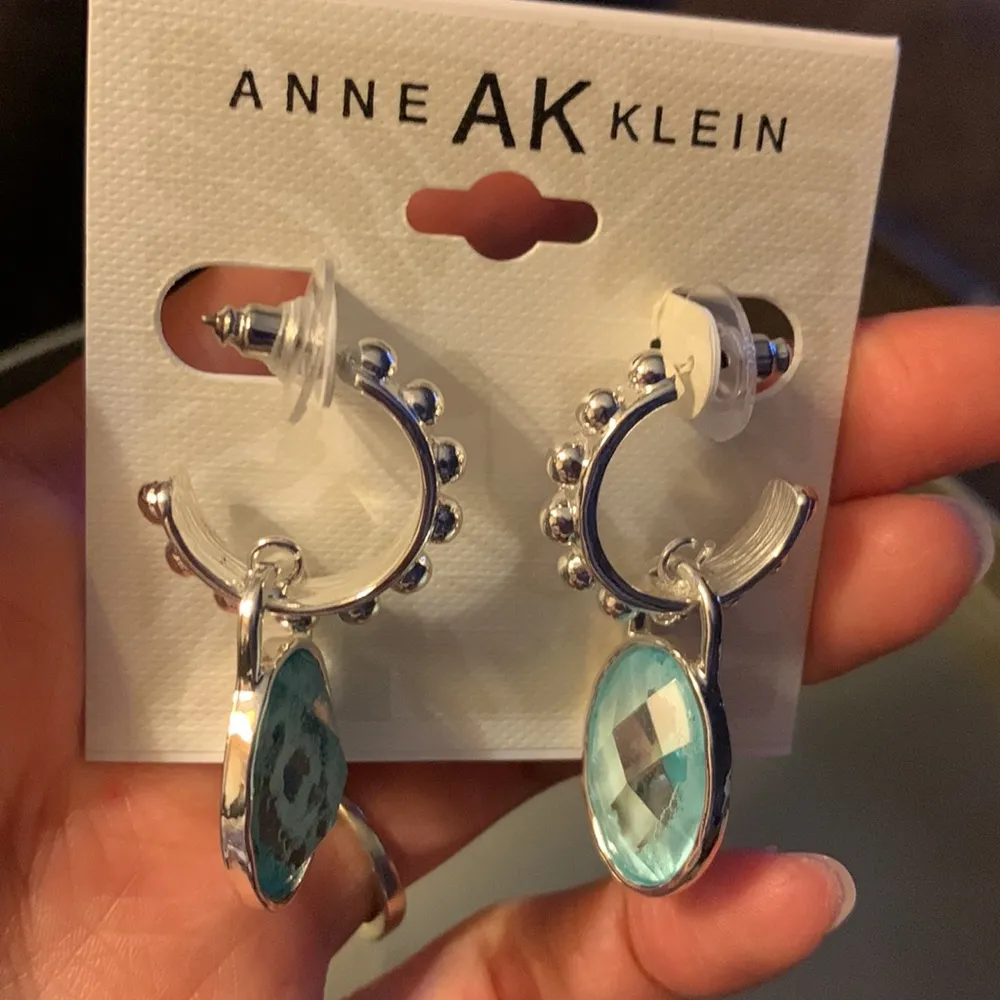 Anne Klein earrings - Image 4