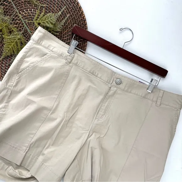 NWT Lane Bryant Womens Shorts Beige Flat Front Deep Pockets Plus Size 24 - Image 2