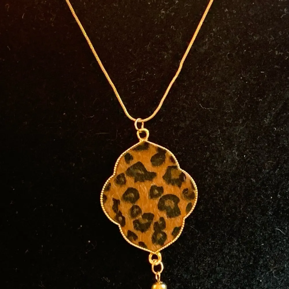 🐆🐆🐆3for12$🐆🐆🐆3 Piece Necklace and Earring Set Brown - Image 2