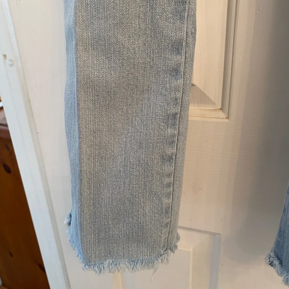 Aura by Wrangler Frayed Hem Blue jeans size 4 - Image 8