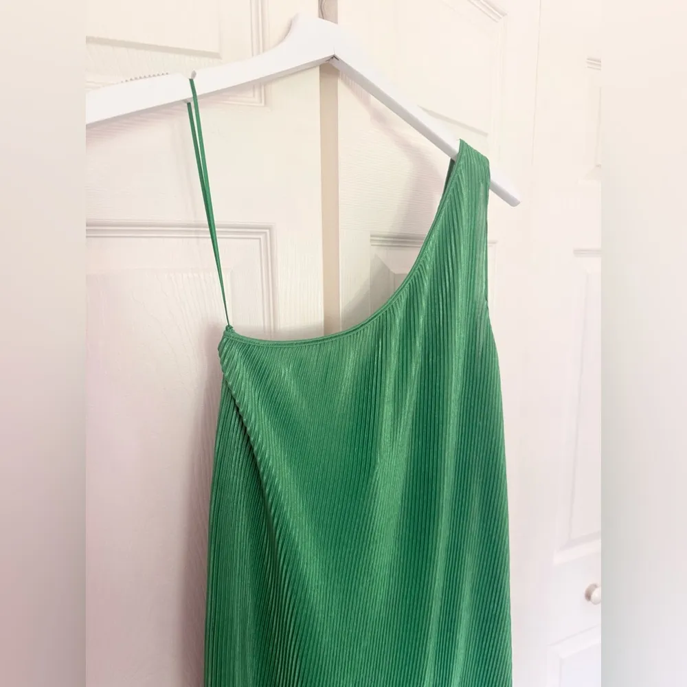 NWT DKNY Saty Lacno Women's One Shoulder Asymetrical Green Pleated Dress Small - Image 3