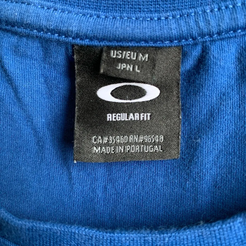 size medium cropped long sleeve blue T-shirt - Image 3