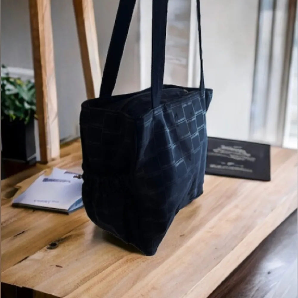 Laura Ashley diaper bag black stamped Laura Ashley everywhere with 2 pockets - Image 3