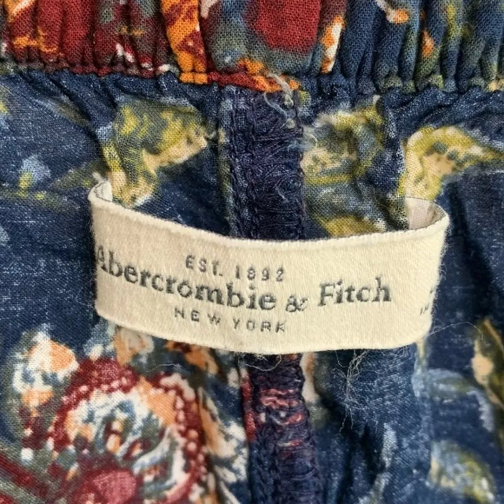 Abercrombie & Fitch Navy Blue Floral Flowy Shorts - Image 3