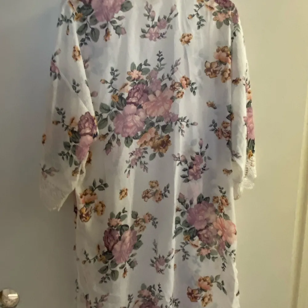 Wallflowers Women’s Open Front Kimono Robe L Large White With Floral Pattern - Image 5