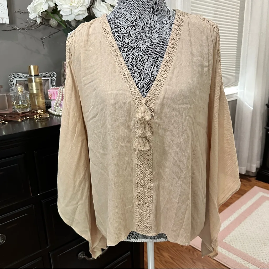 Lilly Pulitzer Poncho Top S/M Beige Crochet Trim Tassel Boho Tunic - Image 2
