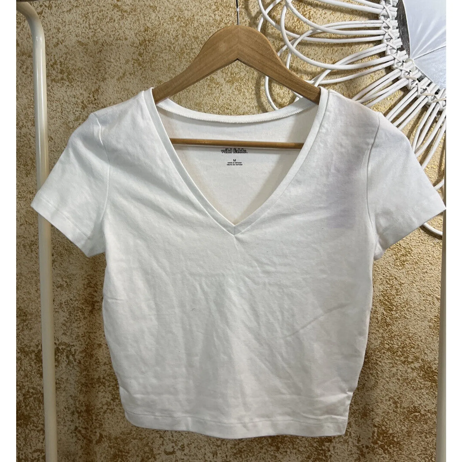 Wild Fable Short Sleeve V-Neck Cropped T-Shirt White Womens M New - Image 2