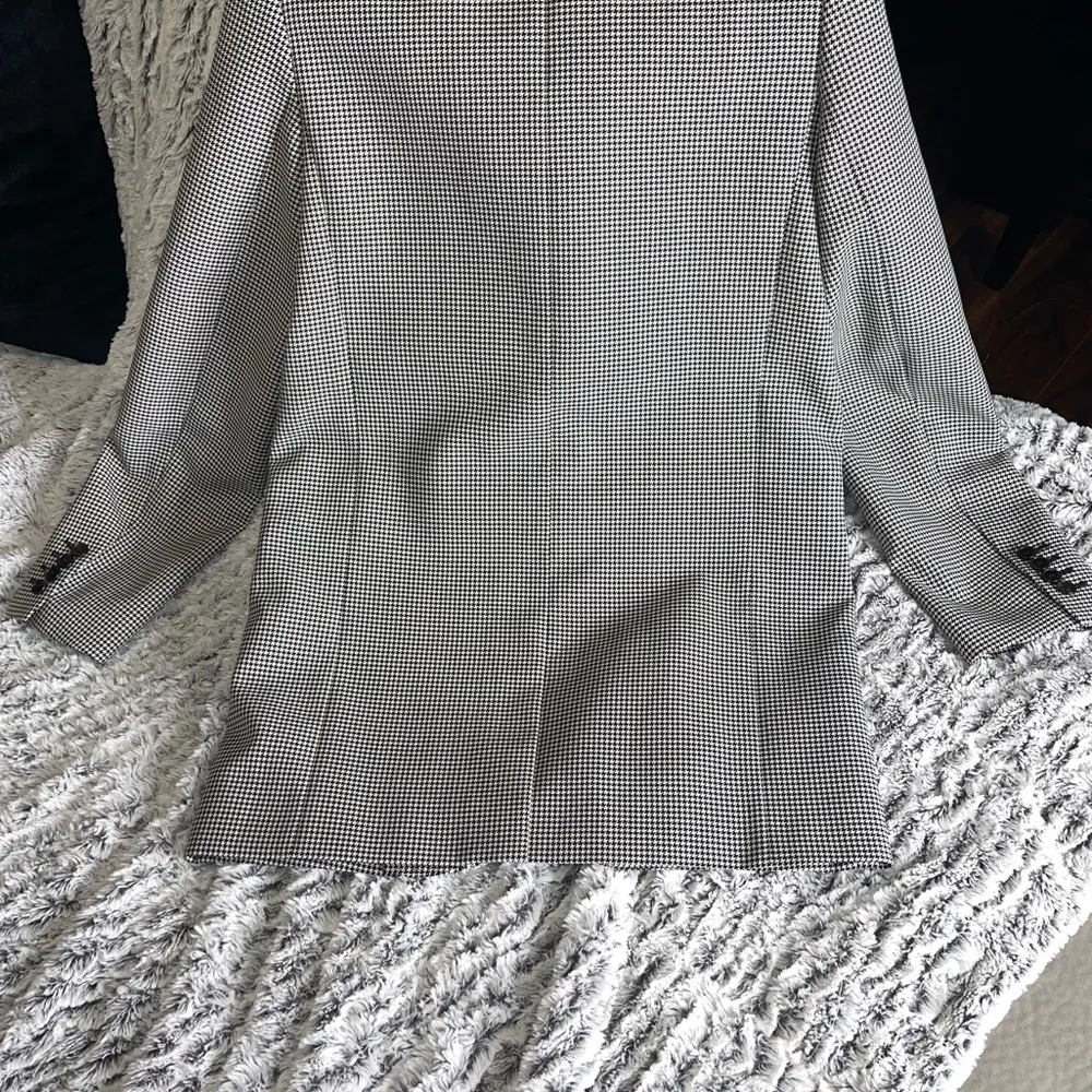 Givenchy Collarless Houndstooth Print Blazer In Black - Image 10