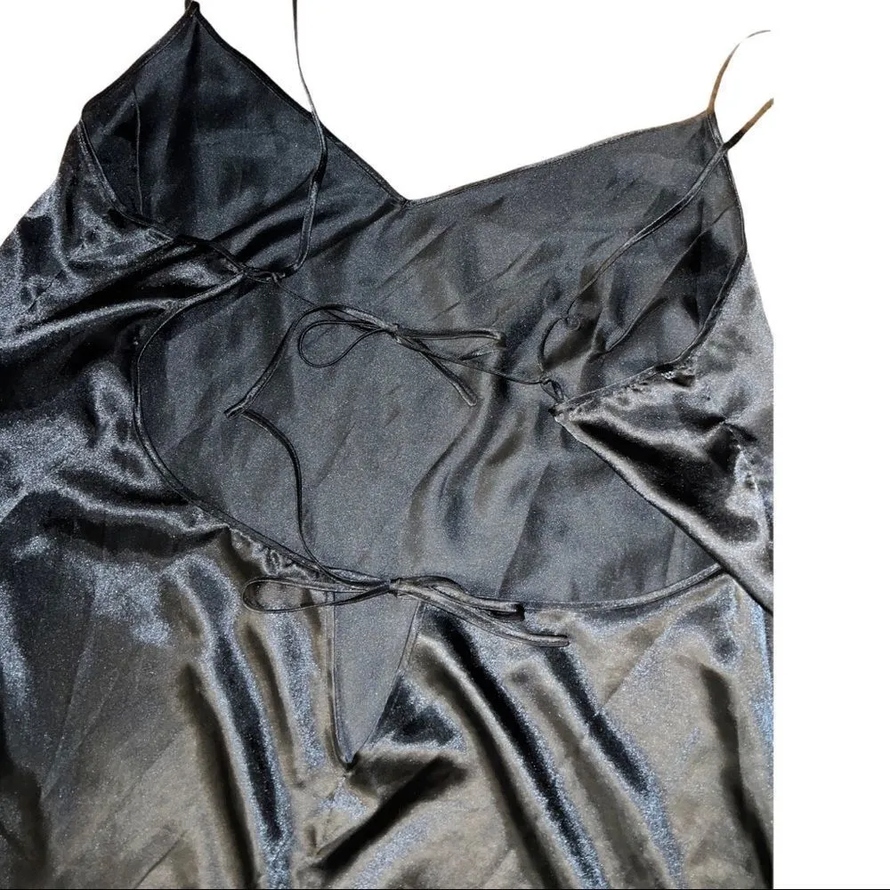 lovers lane 2 piece nighty set! Black silky look nighty with matching robe! Size undefined - Image 10