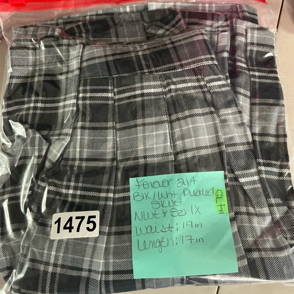 Forever 21 Monochrome Plaid Skater Skirt - Image 6