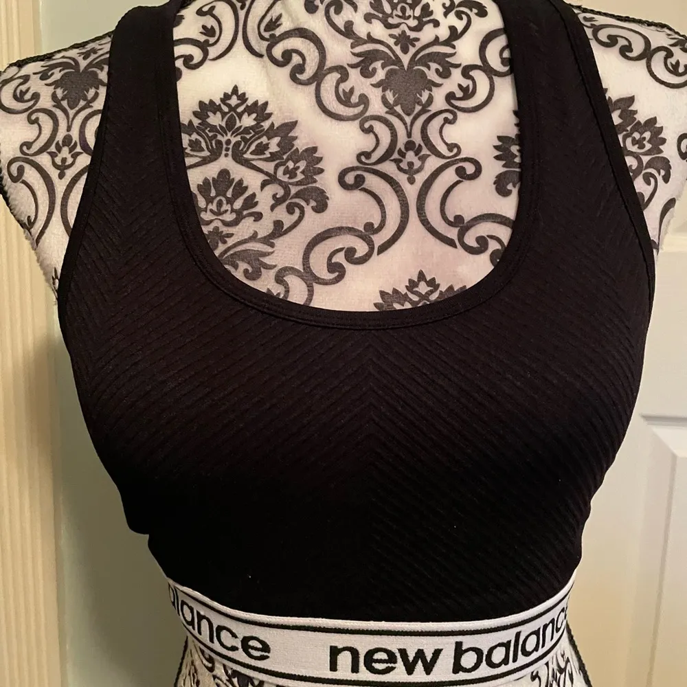 New Balance Medium Impact Sports Bra Style #114933 Black/White Size L - Image 3