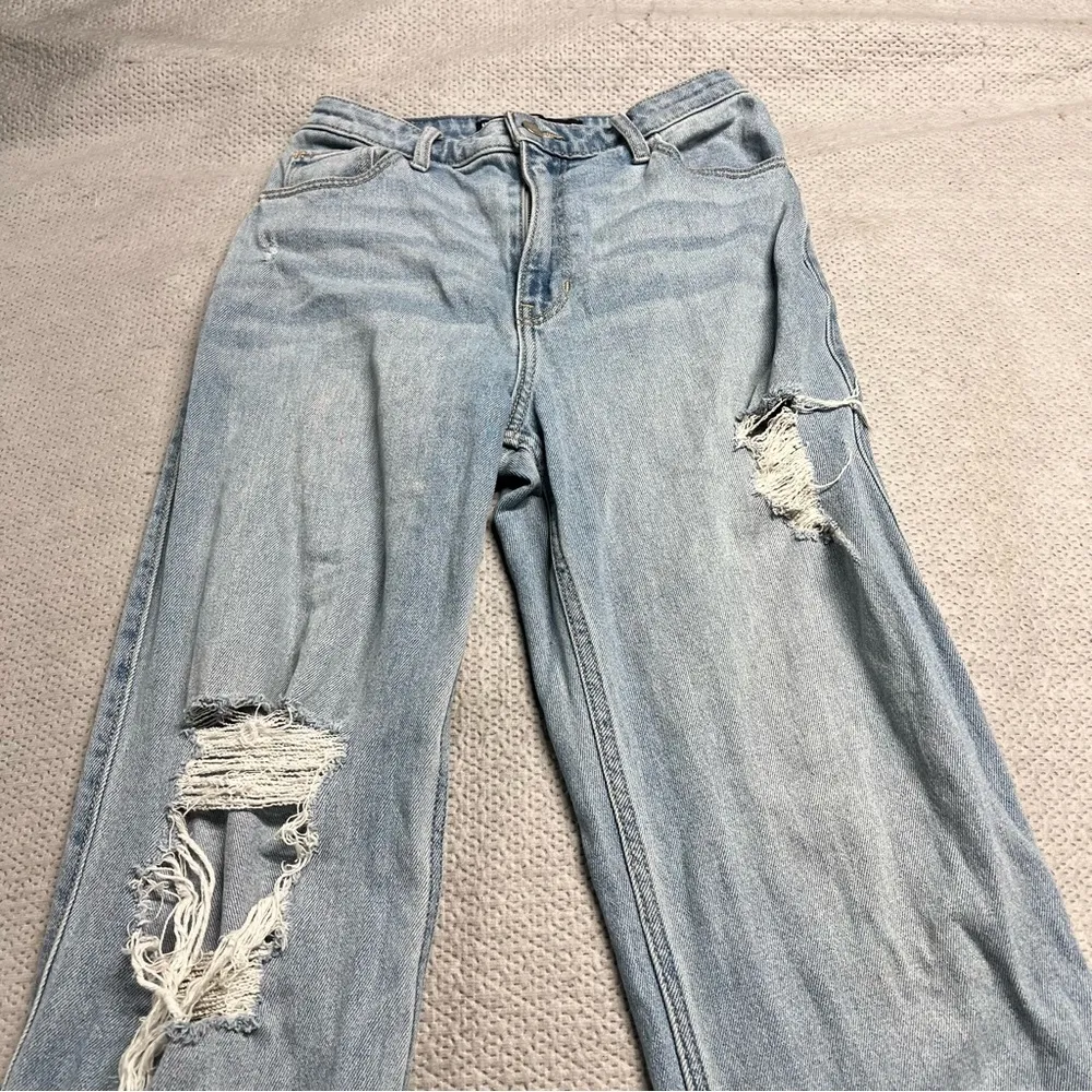 Hollister Ultra High Rise Distressed Light Wash Dad Jeans Size 25 EUC - Image 3