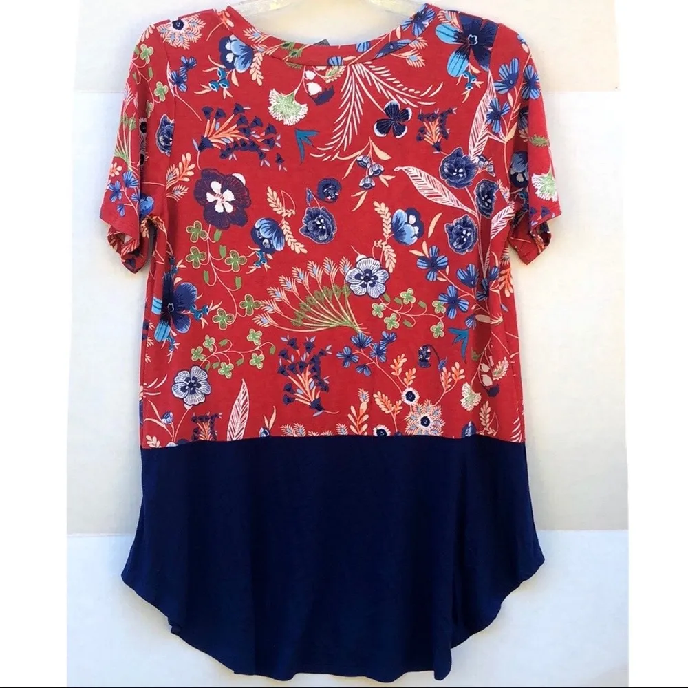 Freeloader Womens size small relaxed fit Floral Short Sleeve Red blue casual tee - Image 2