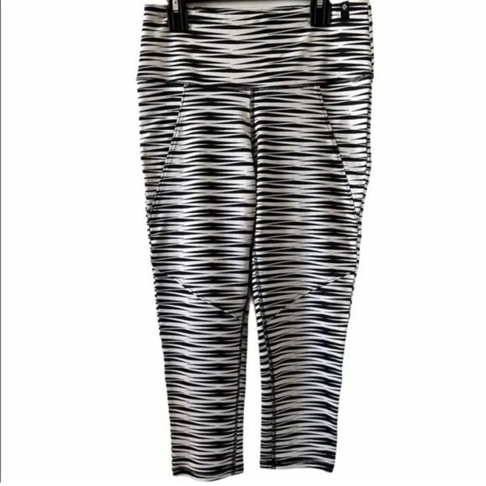 NWT Satva Cassie Capri In Arrow Print - Image 4