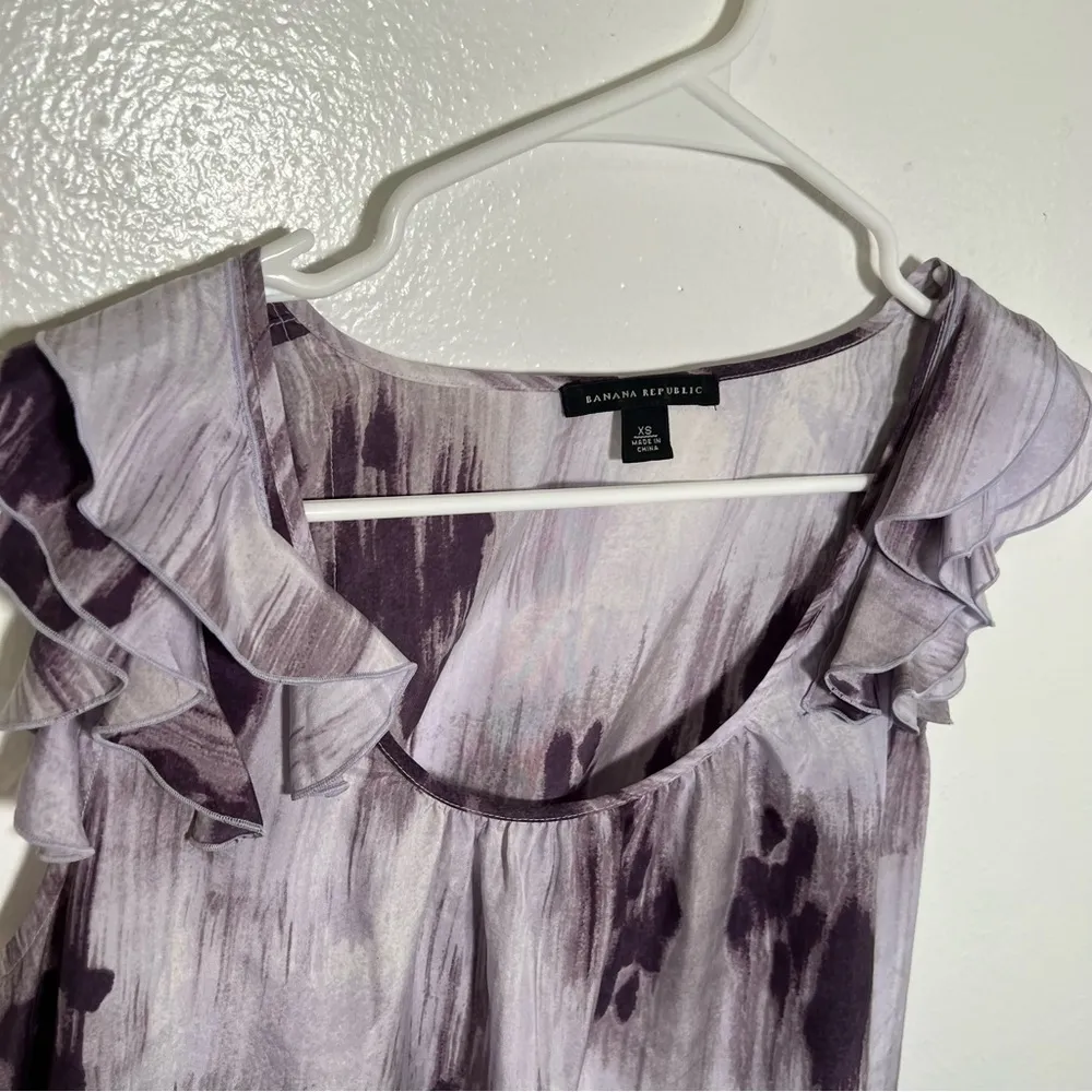 Banana Republic Sleeveless Blouse Purple Floral Ruffle - Image 5