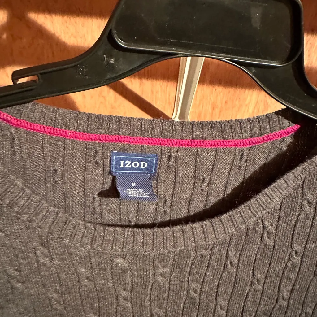 Medium Izod cabled women's sweater. Grey. - Image 2