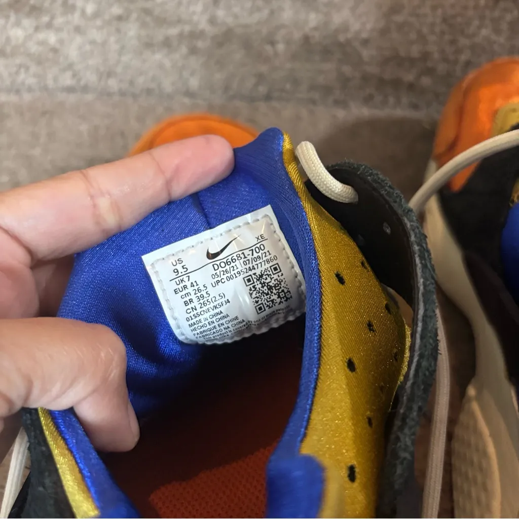 Nike Air Huarache Women’s Size 9.5 Sneakers Orange Blue Black Gold Retro Shoes - Image 8