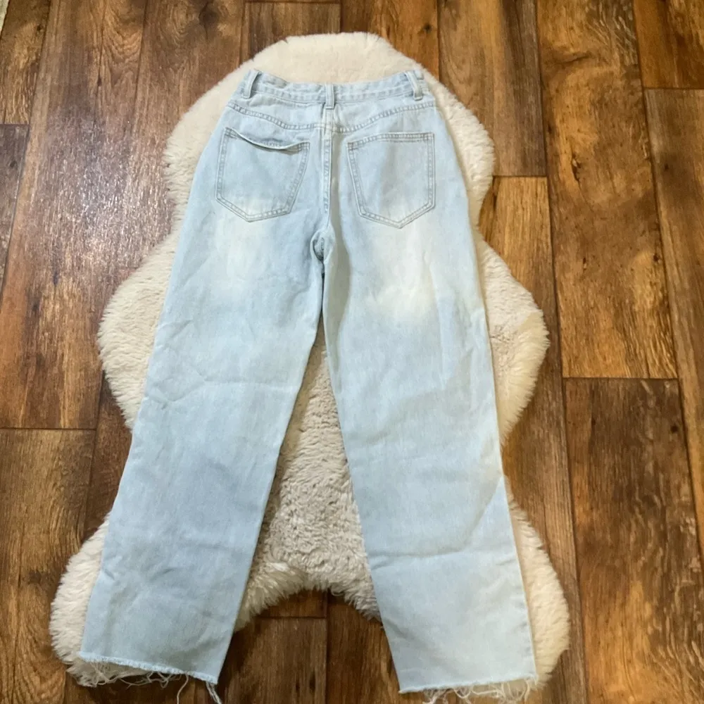 Petal &‎ Pup Light Wash Asymmetrical Button Fly Denim Jeans Women's 0 Raw Hem - Image 8