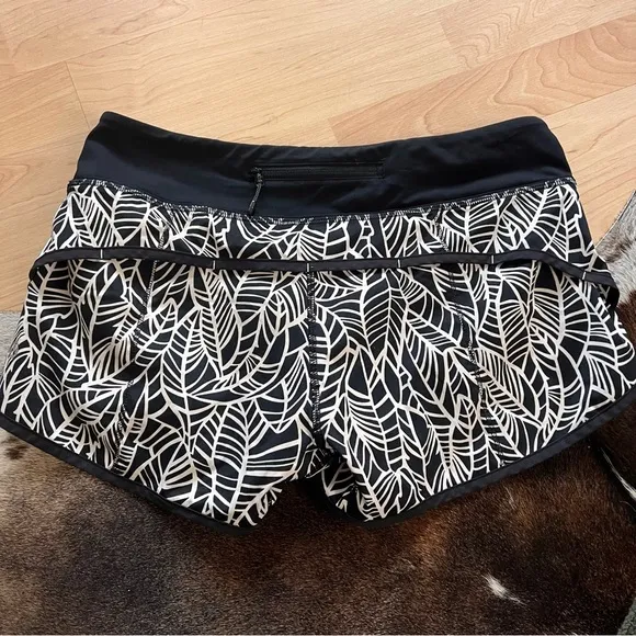 LULULEMON Speed Up Shorts‎ 3” In Pretty Palm Black Angel Wing Black Size 6 - Image 4