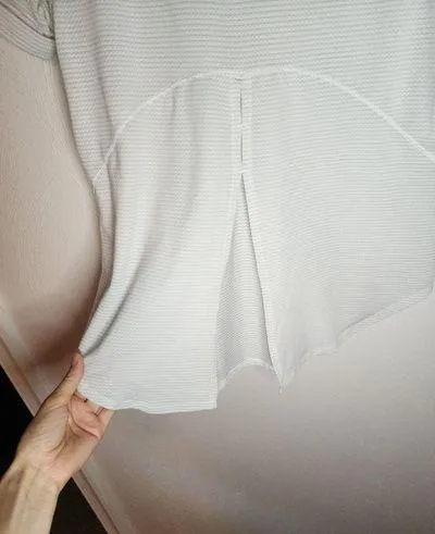 Lululemon short sleeve top - Image 3