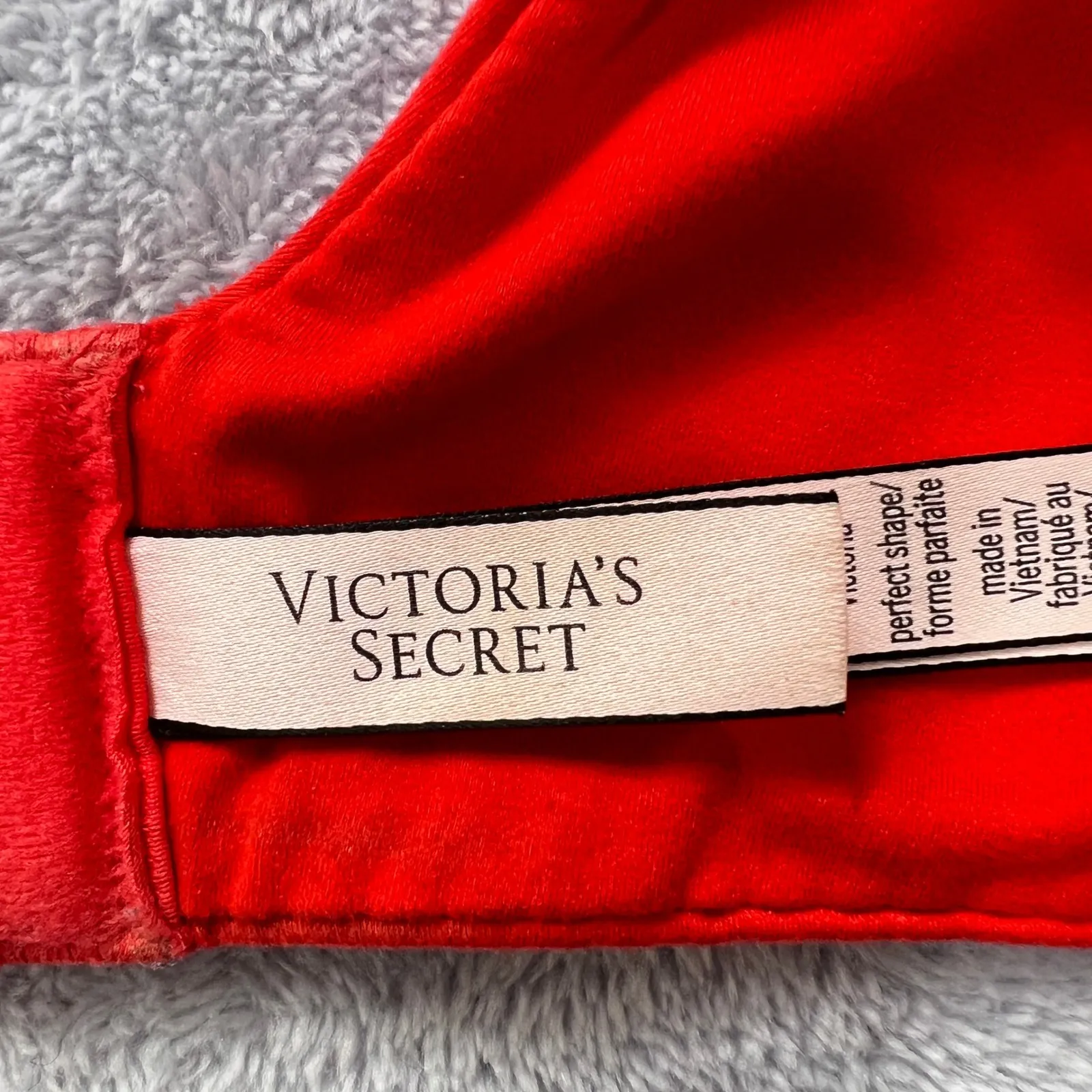 Victoria's Secret Body By Victoria Red Lace Trim Plunge Bra 36DDD - Image 5