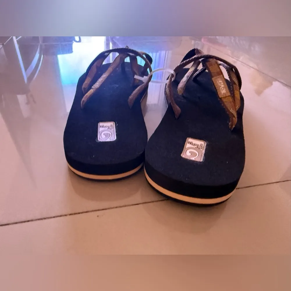 Teva Olowahu Flip-Flop Sandals Women's Olowahu Zaro Tiger Lily Polyester Sandal - Image 11