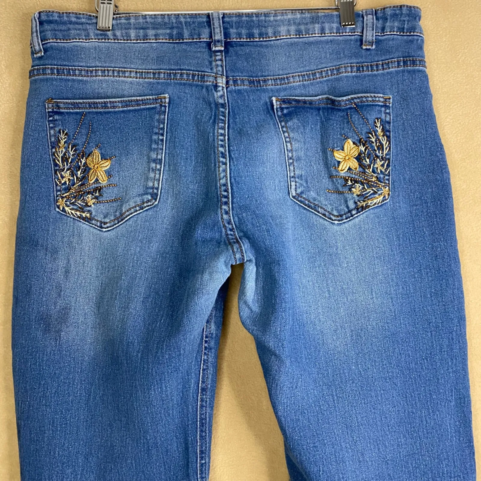 Women's Blue Denim Jeans Embellished Pockets Bootcut Medium Wash Sz XL +FLAW GUC - Image 5