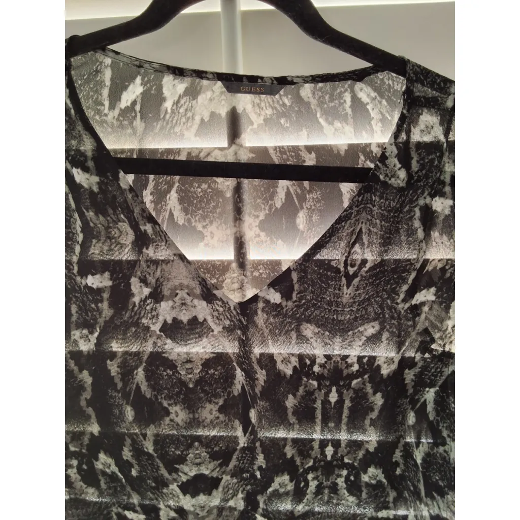 Guess Size S Womens Black White Front Lined With Logo Blouse - Image 6