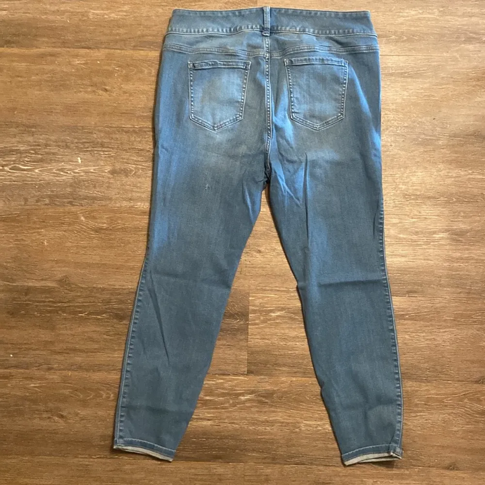 Torrid Super Soft Light Wash Jeggings Size 20 - Image 3