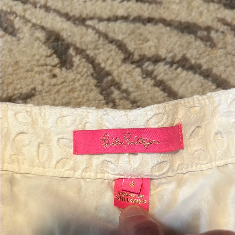 Lily Pulitzer white shorts lined. Size 6. Like new. Dressy or casual. - Image 3