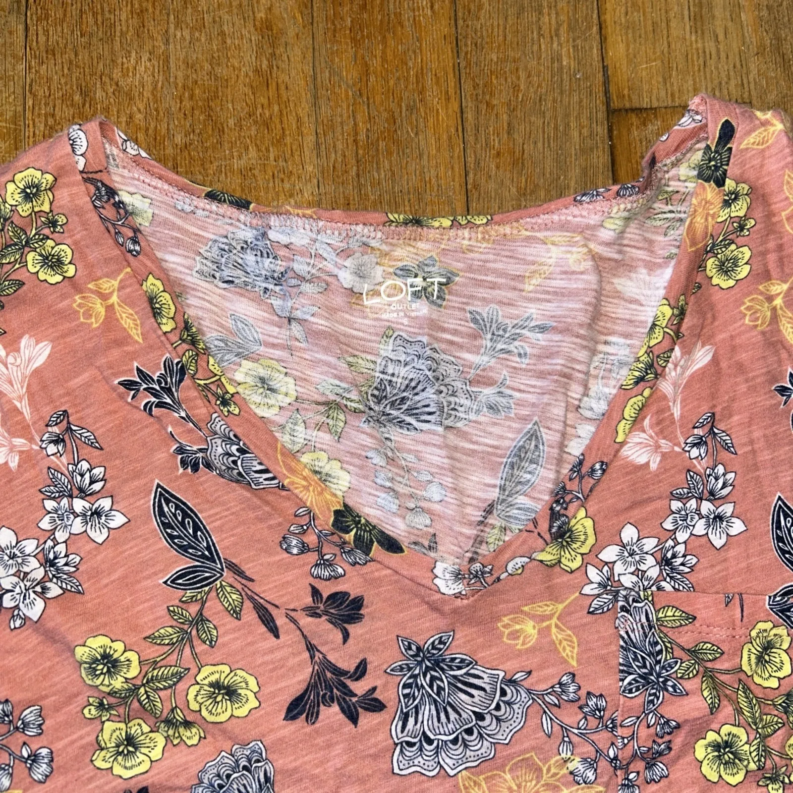 LOFT Outlet Top Tee Shirt V Neck Short‎ Sleeve Pink Floral Sz Sm Cotton - Image 2