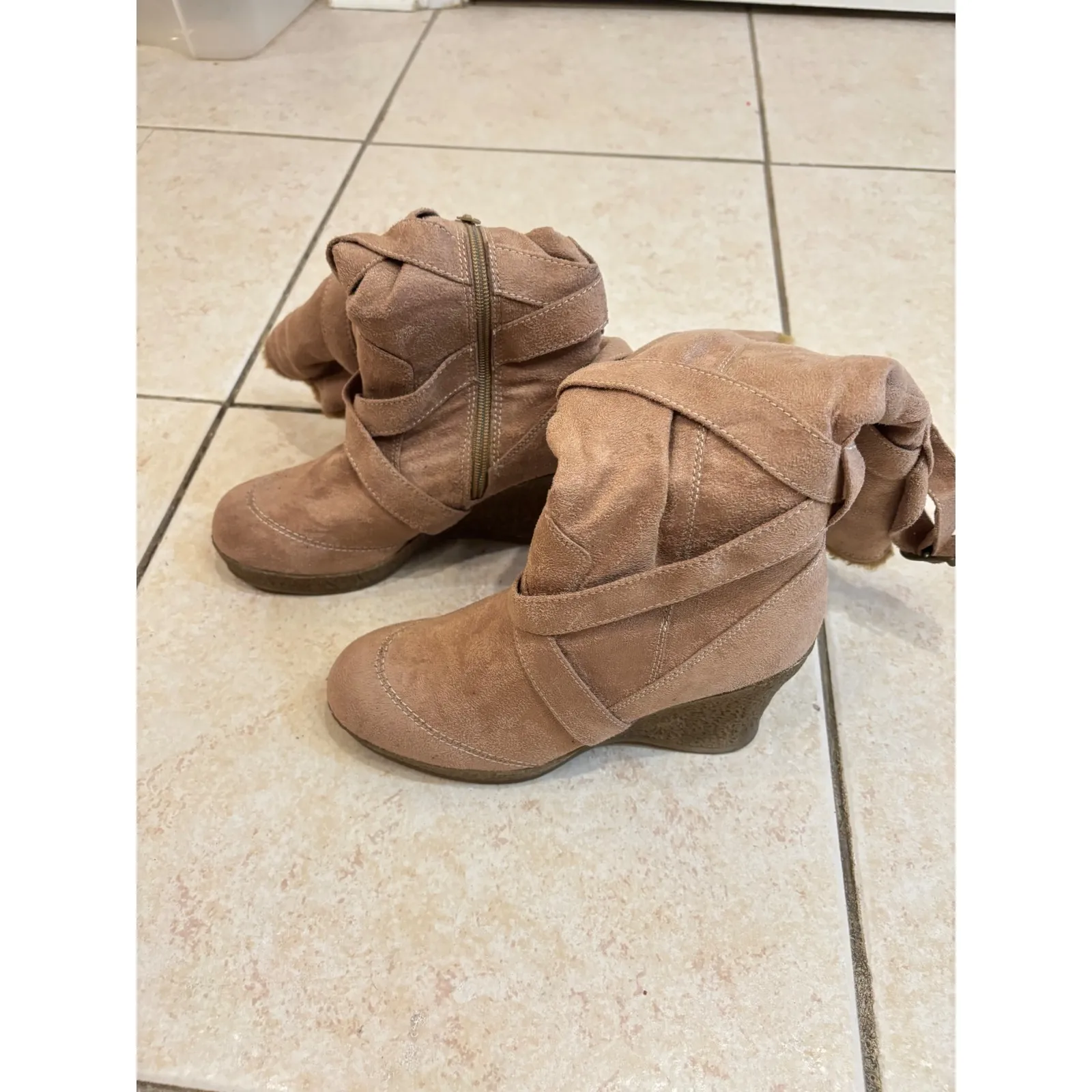 Wedge Heel‎ Boots Faux Suede Slouch Buckle Accent Tan Ankle Booties Size 6 - Image 3