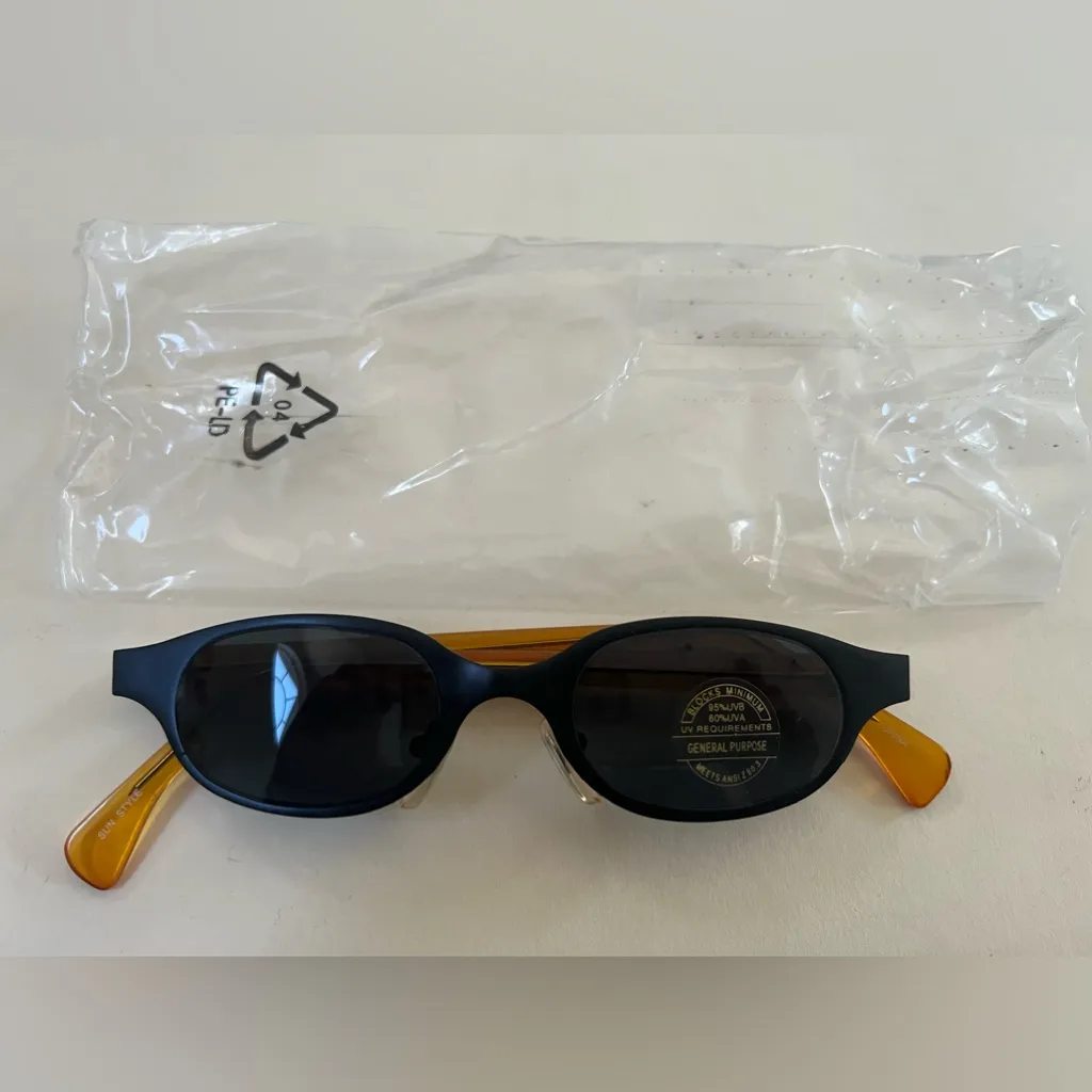 LOT OF 2 BLACK UNISEX SUNGLASSES BLOCKS 95% UVB 60% UVA NEW IN PLASTIC PACK - Image 3