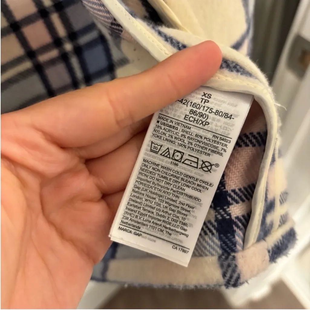 GAP Plaid Flannel Jacket - Image 6