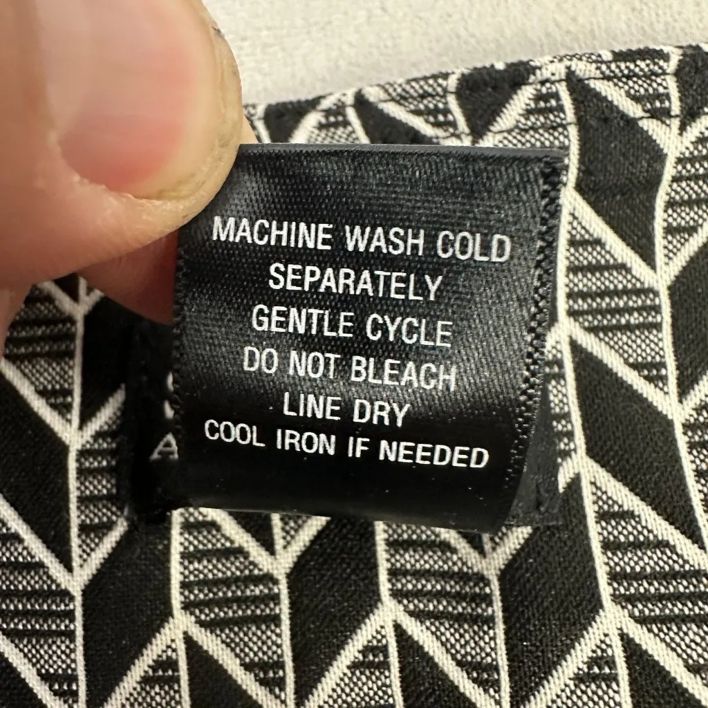 Soho Apparel Black & White Geometric Print Pencil Skirt Size M - Image 4