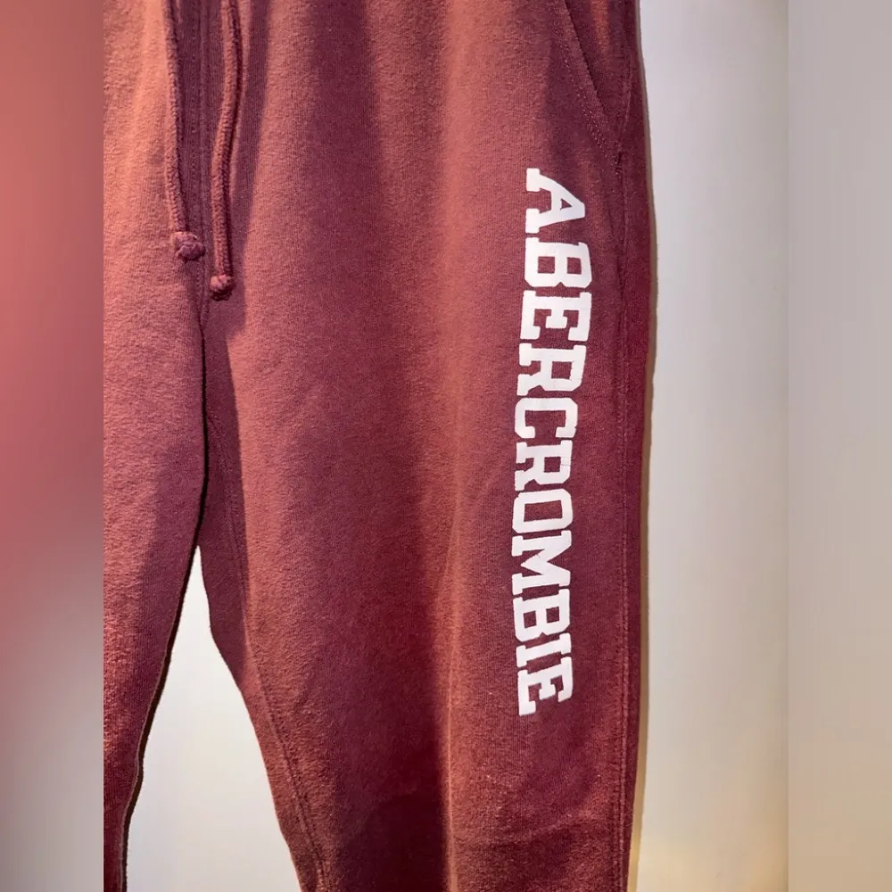🫎Pre Loved Abercrombie & Fitch Joggers In Maroon 🫎 - Image 2