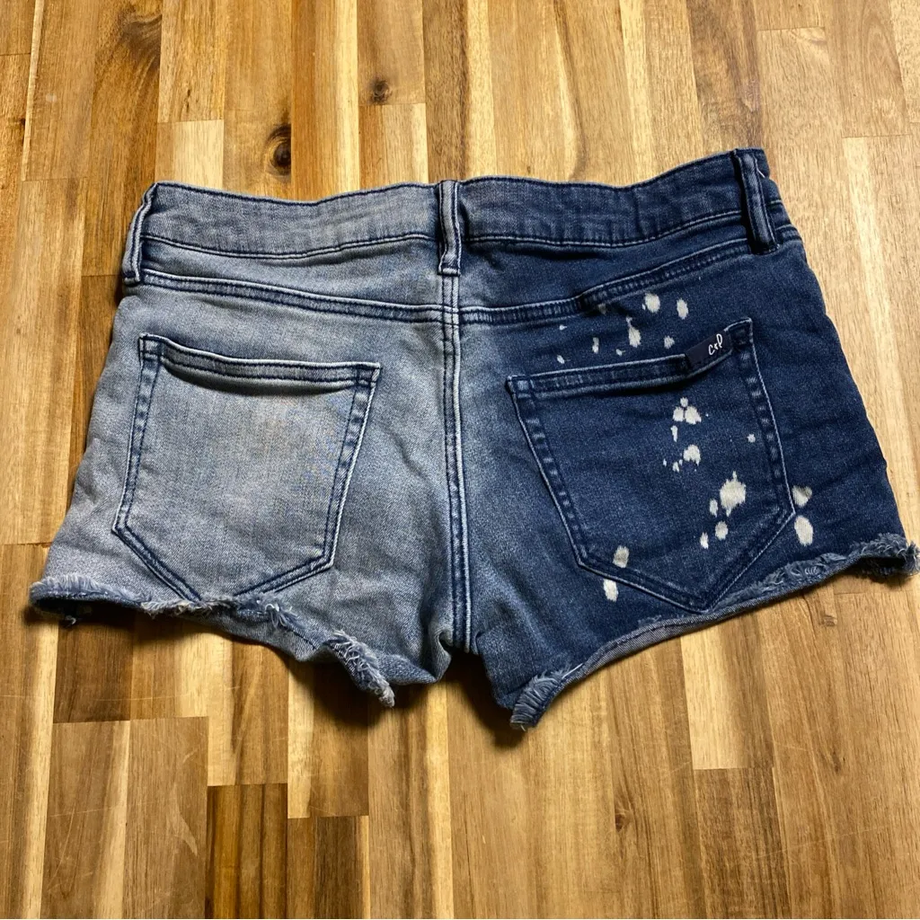 Chip & Pepper Bleach Washed Distressed Raw Hem Cut Off Denim Shorts Women's 26 - Image 2