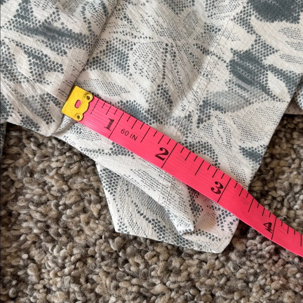 Athleta Trekkie North Shorts size 12 - Image 4